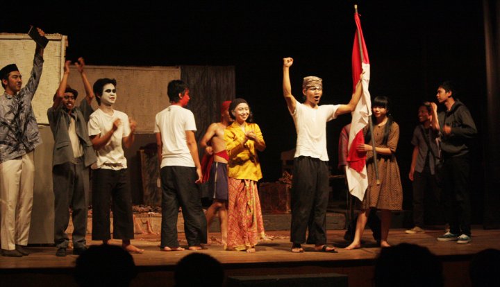 Menilik Perkermbangan Teater Modern di Indonesia